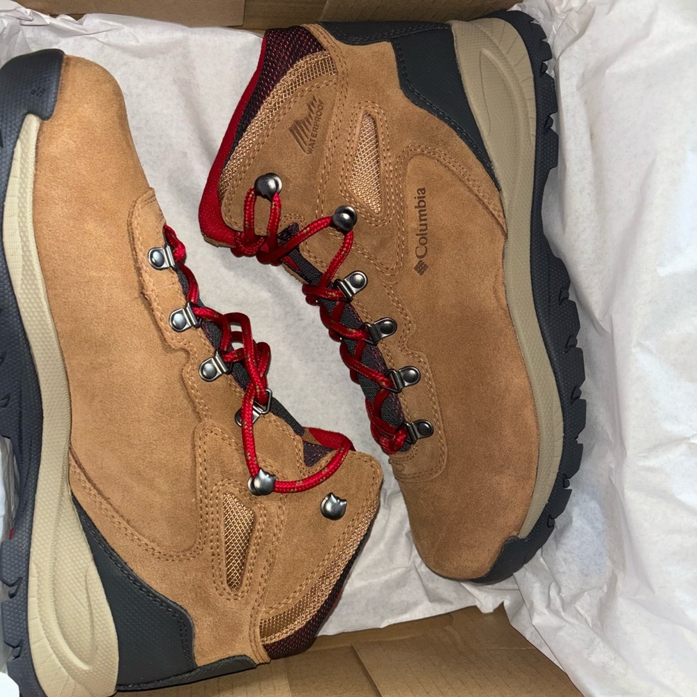New, in box, women’s size 10 Columbia Newton Ridge plus waterproof hiking boot